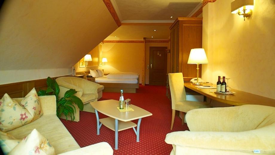 Parkhotel Krone Эммендинген Экстерьер фото